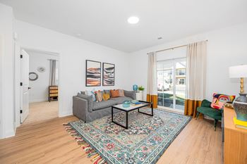 Natural lighting throughout